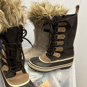 Winter boots. Has removable inner boot lining.